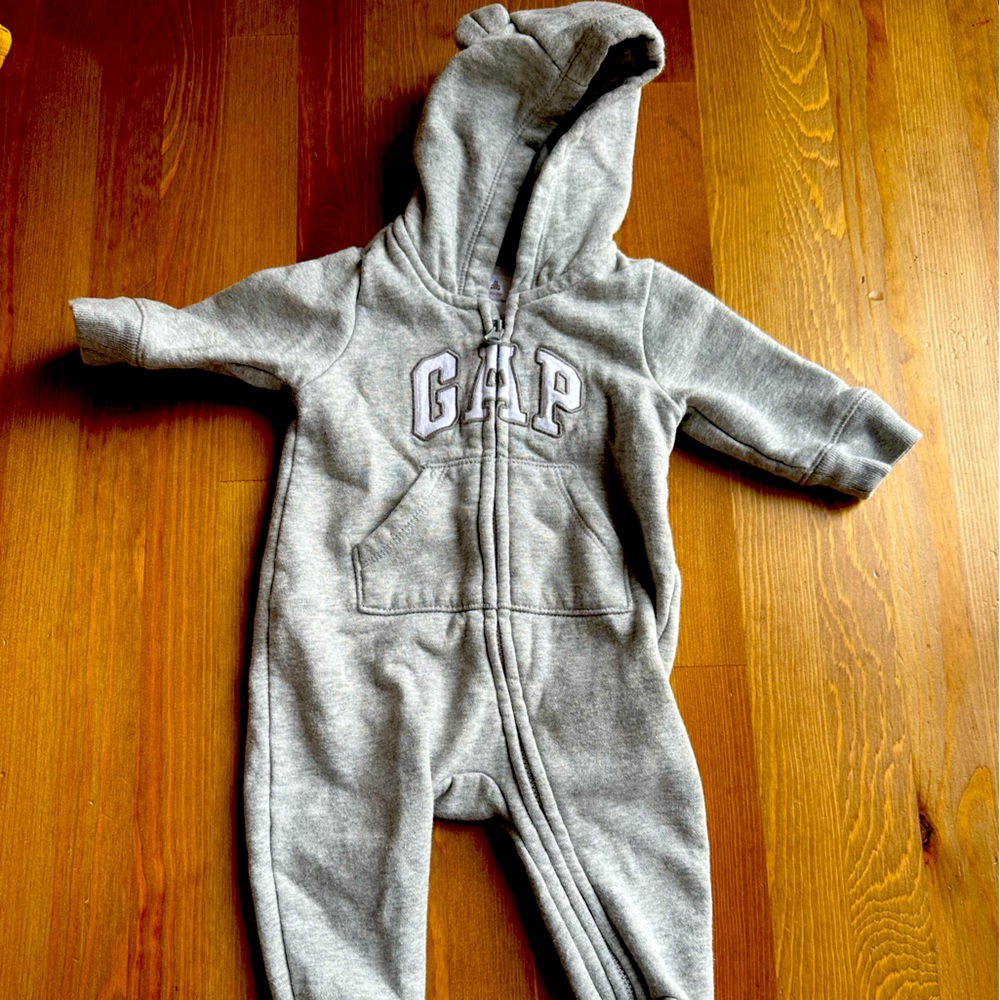 Gap- infant footie zip up